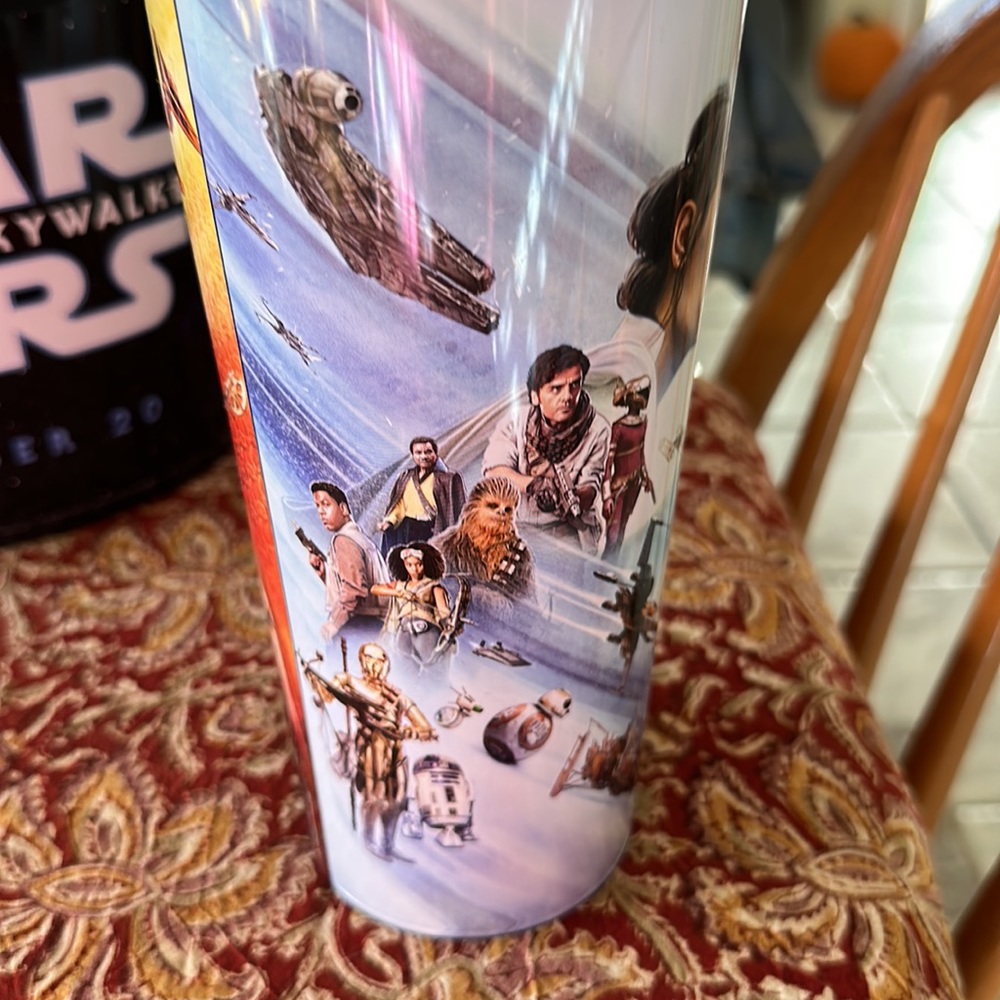 Star Wars Rise of Skywalker movie theatre drink/popcorn holders - Picture 4 of 8